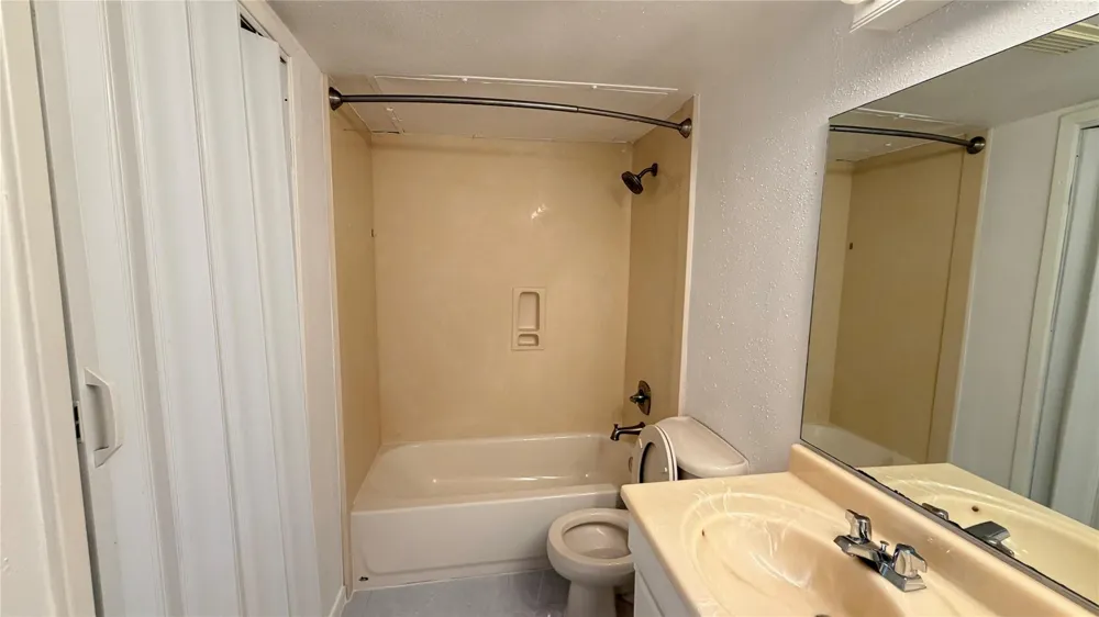 3075 Walnut Bend Lane #36 Houston, TX 77042