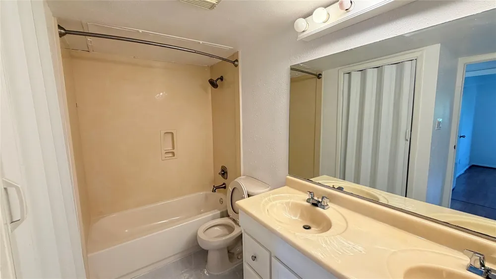 3075 Walnut Bend Lane #36 Houston, TX 77042
