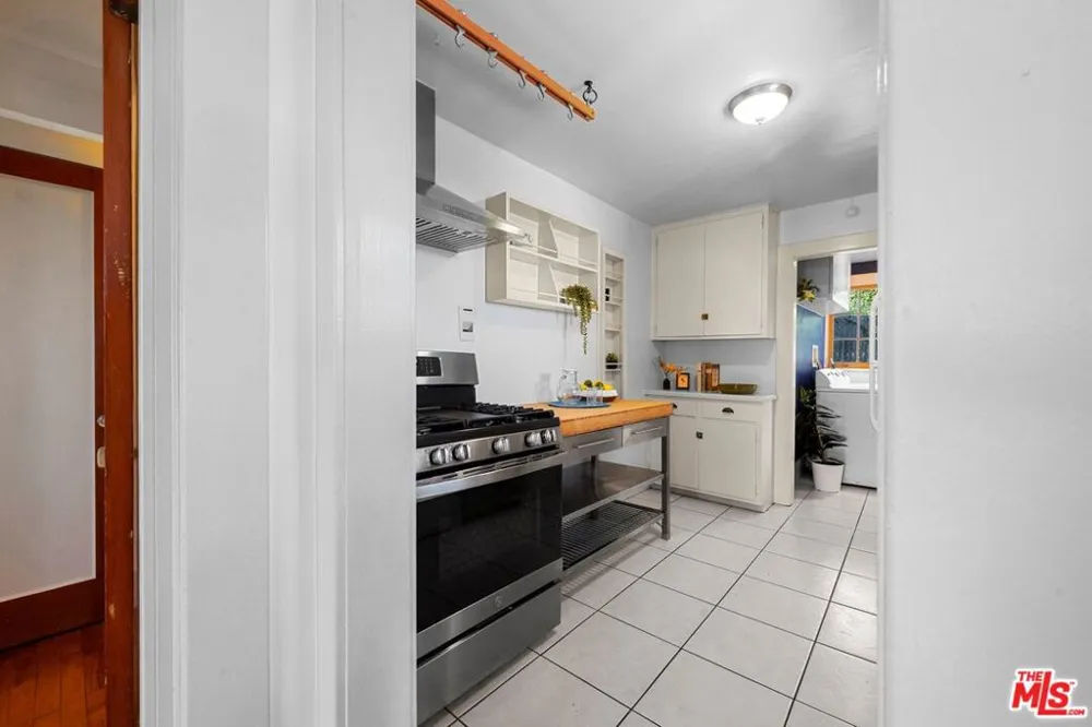 1812 Wollam Street Los Angeles, CA 90065
