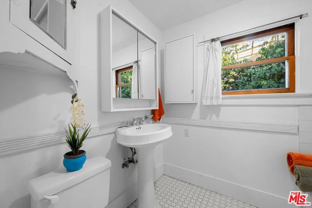 1812 Wollam Street Los Angeles, CA 90065