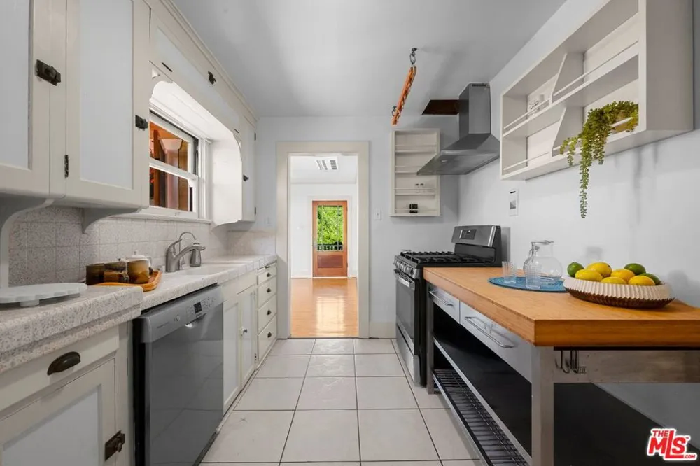 1812 Wollam Street Los Angeles, CA 90065