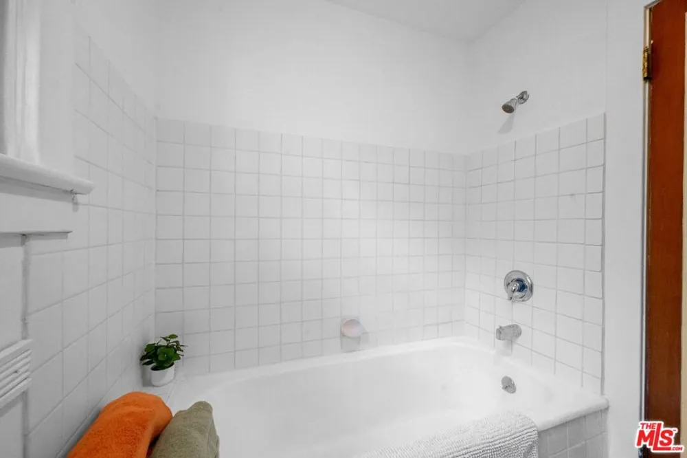 1812 Wollam Street Los Angeles, CA 90065
