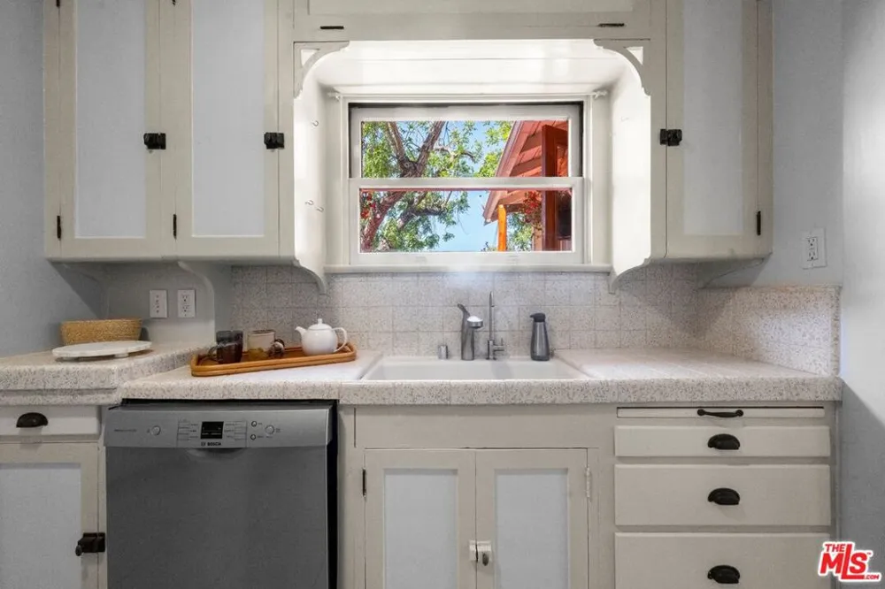 1812 Wollam Street Los Angeles, CA 90065