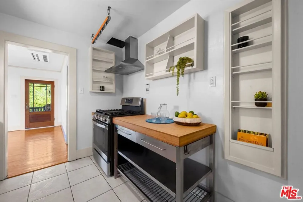 1812 Wollam Street Los Angeles, CA 90065