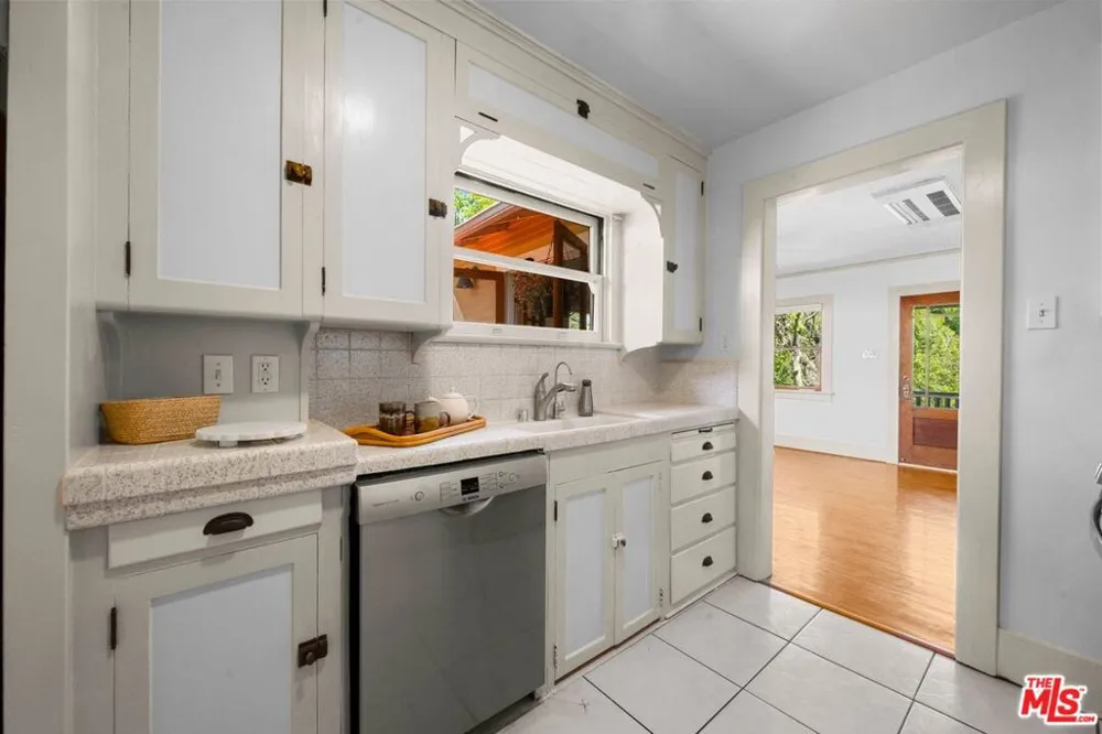 1812 Wollam Street Los Angeles, CA 90065