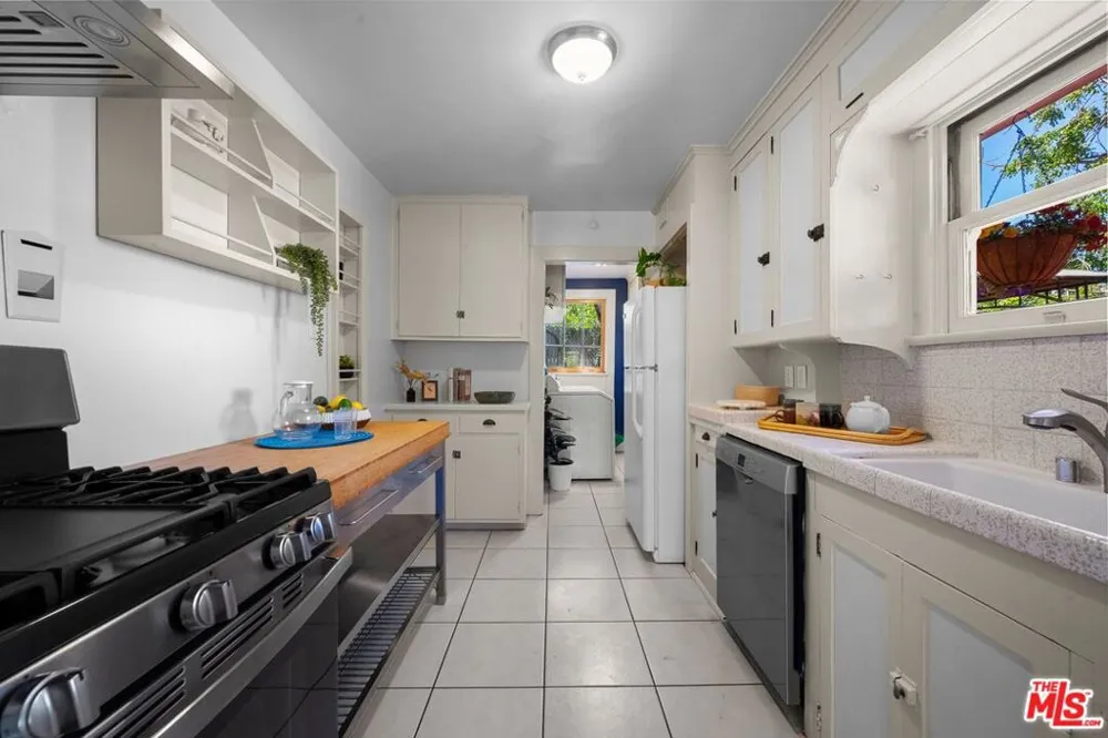 1812 Wollam Street Los Angeles, CA 90065