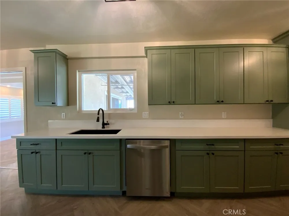 761 W 6th Ontario, CA 91762