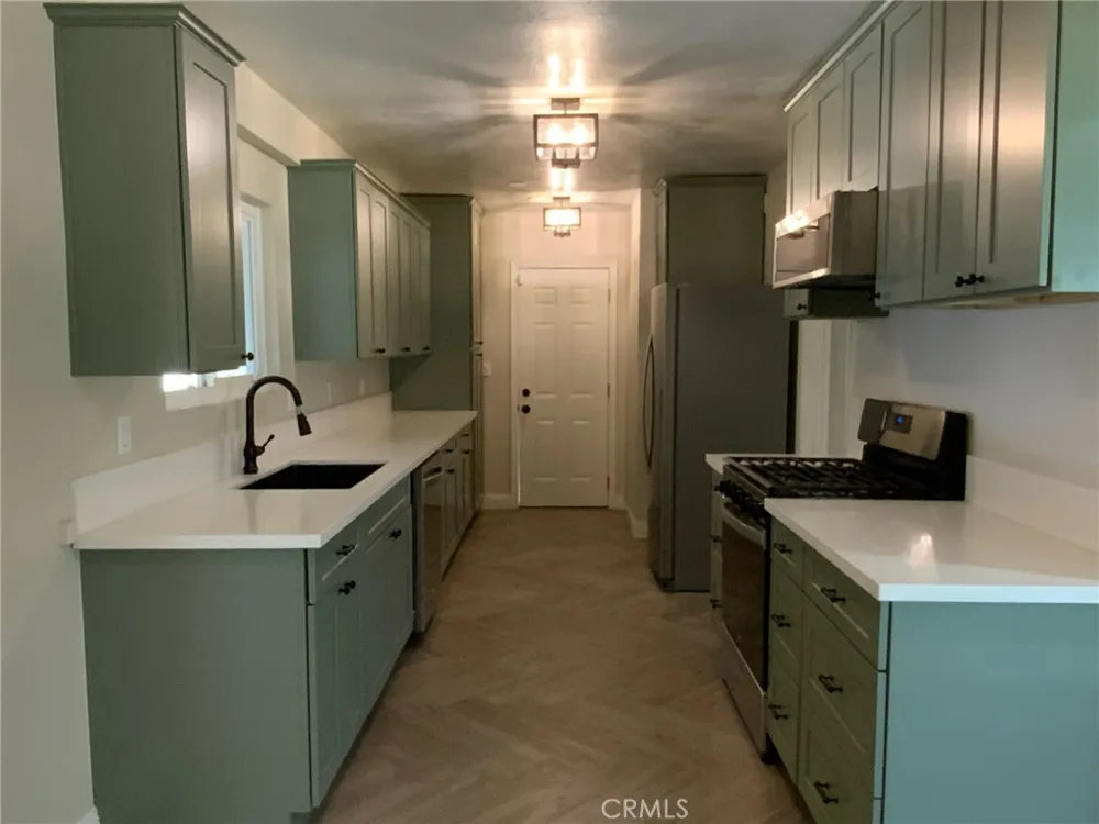 761 W 6th Ontario, CA 91762