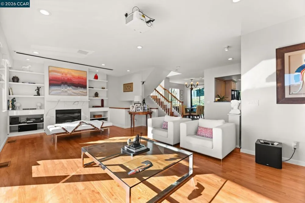 5 Schooner Hill Oakland, CA 94618
