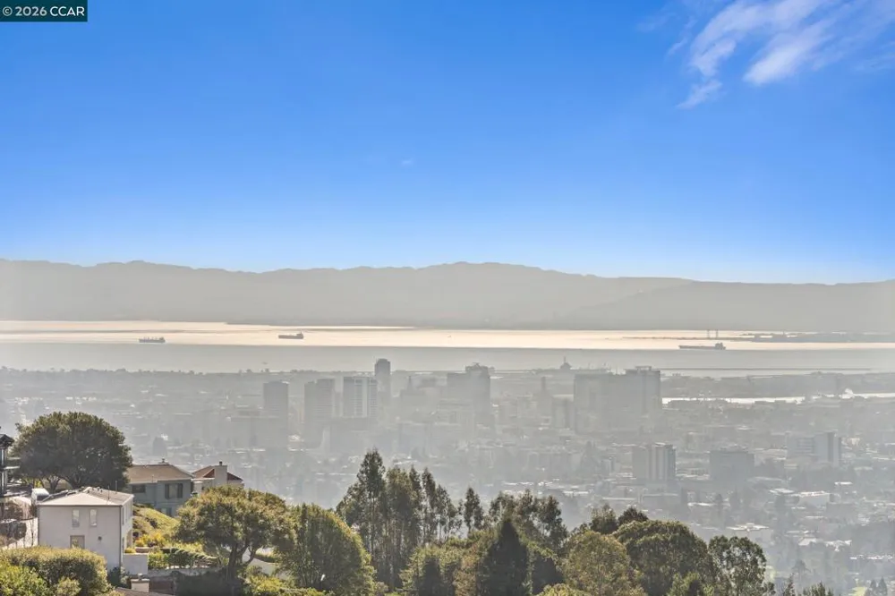 5 Schooner Hill Oakland, CA 94618