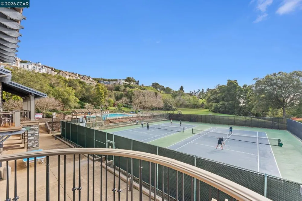 5 Schooner Hill Oakland, CA 94618