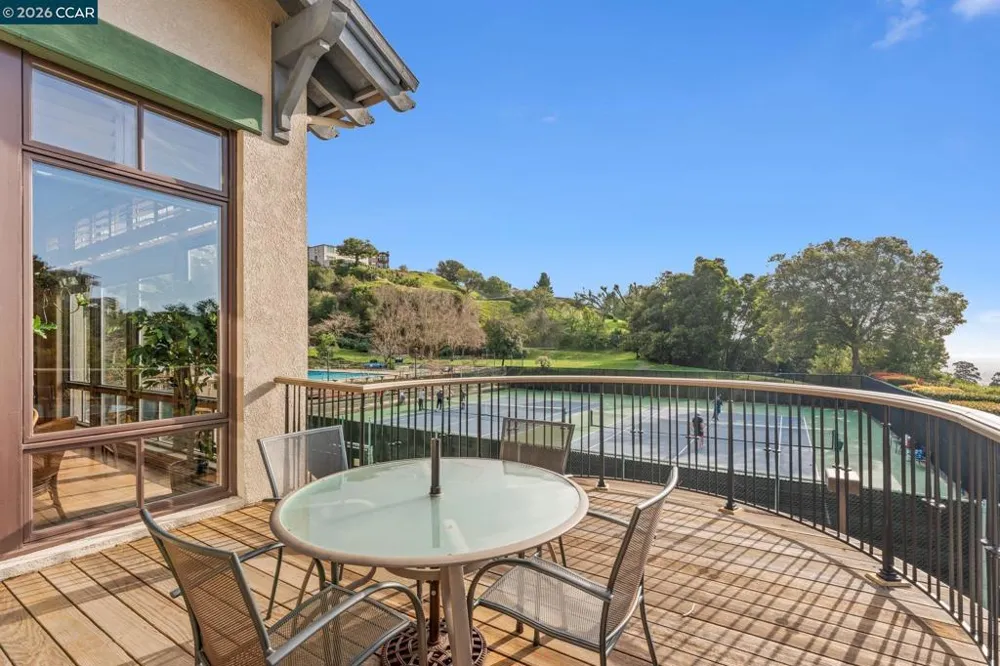 5 Schooner Hill Oakland, CA 94618