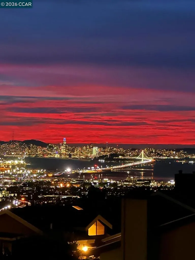 5 Schooner Hill Oakland, CA 94618