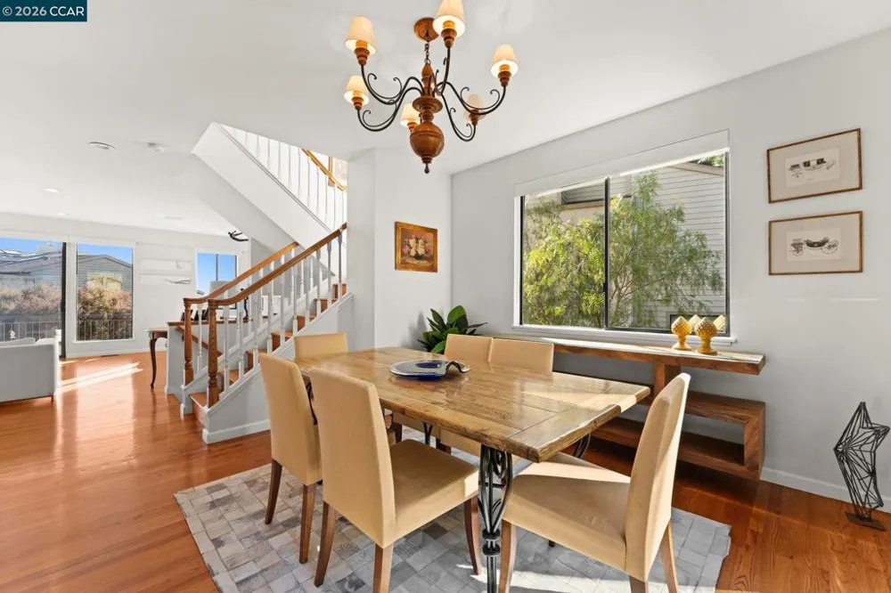 5 Schooner Hill Oakland, CA 94618