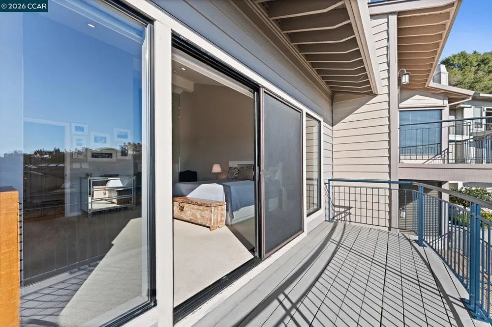 5 Schooner Hill Oakland, CA 94618