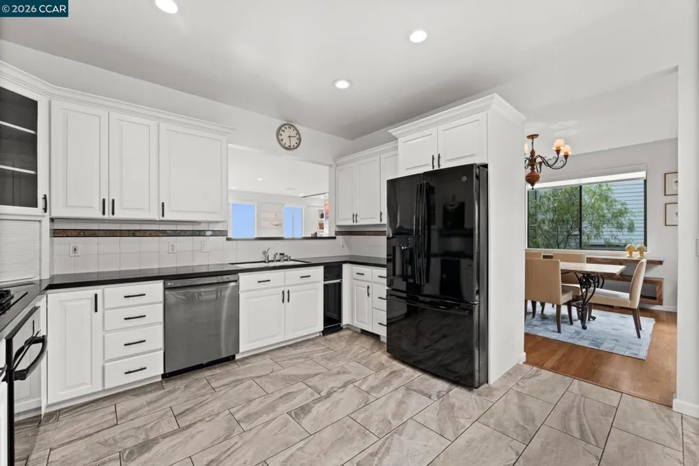 5 Schooner Hill Oakland, CA 94618