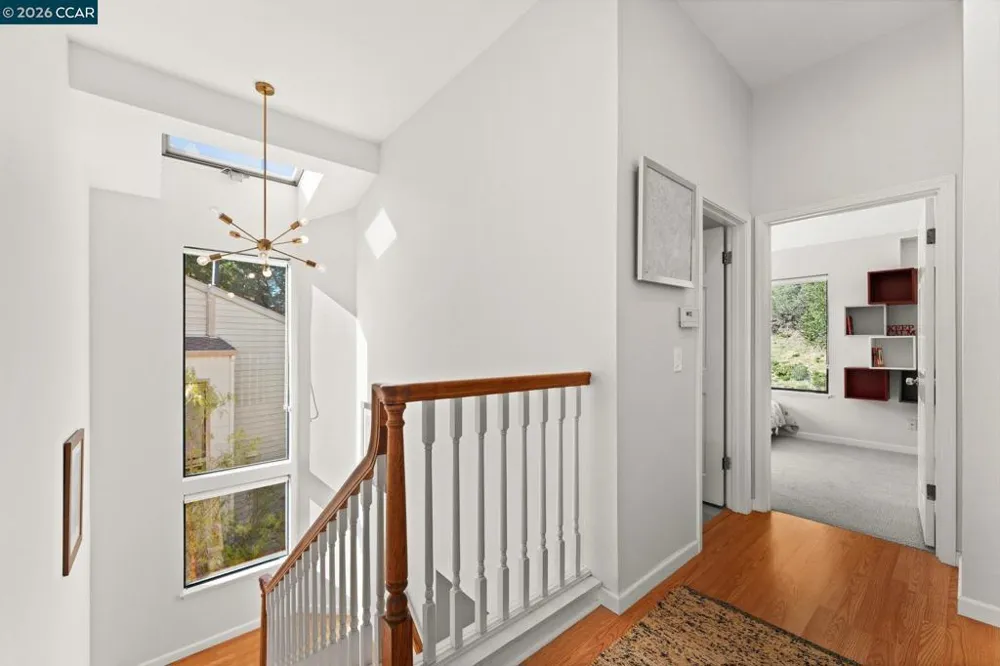 5 Schooner Hill Oakland, CA 94618