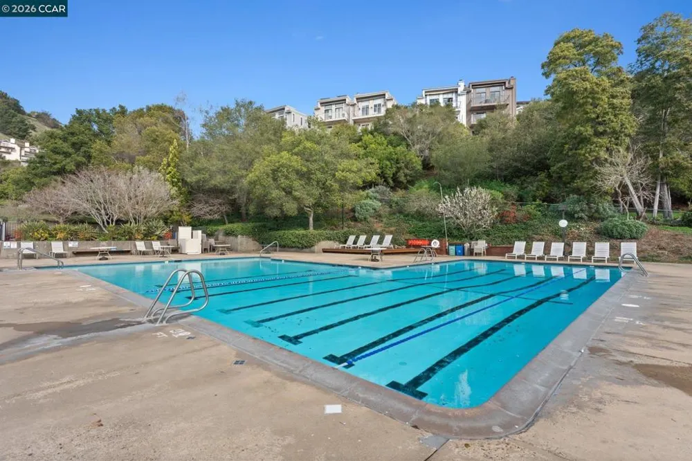 5 Schooner Hill Oakland, CA 94618