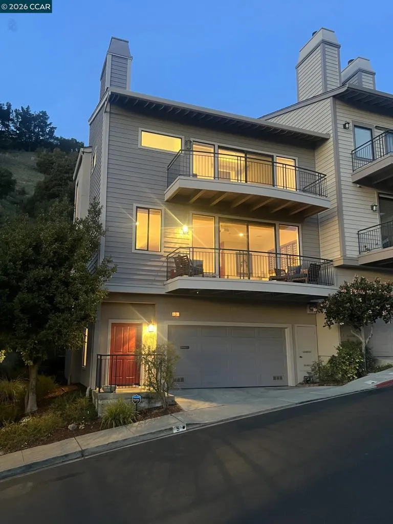 5 Schooner Hill Oakland, CA 94618