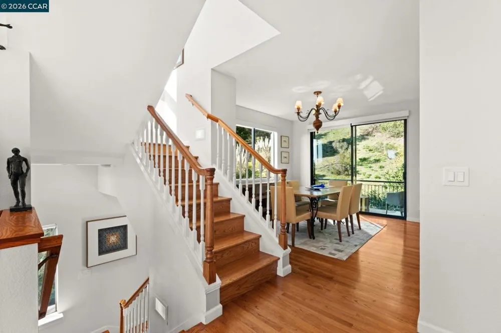 5 Schooner Hill Oakland, CA 94618