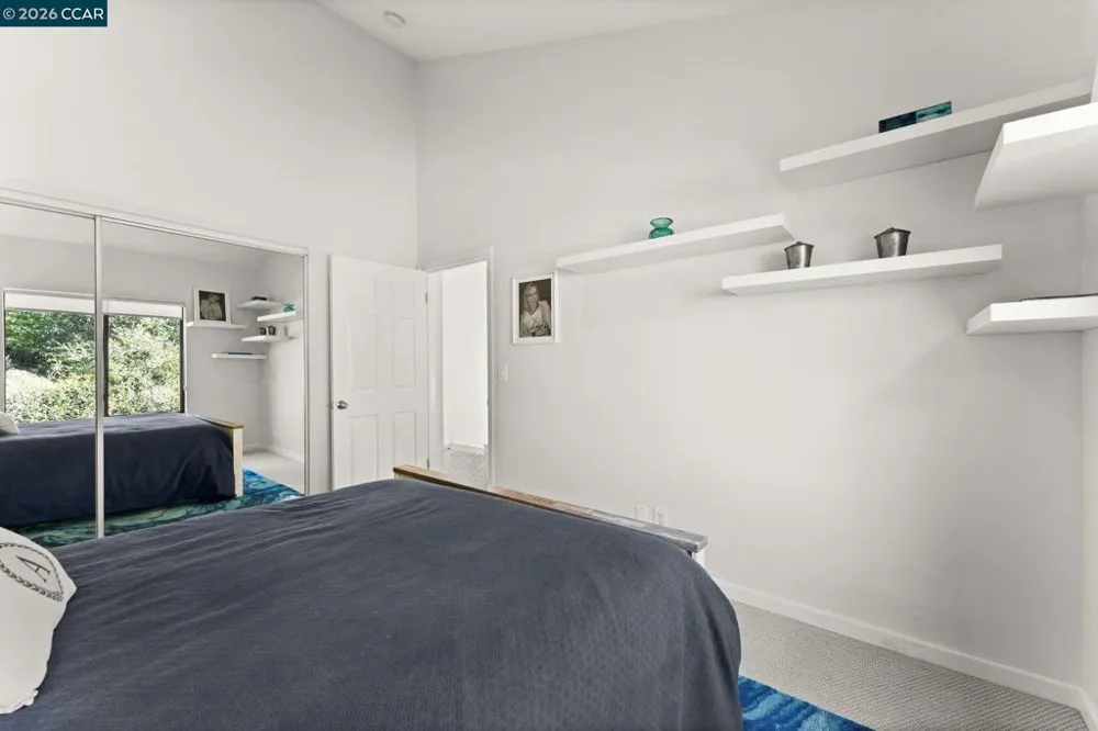 5 Schooner Hill Oakland, CA 94618
