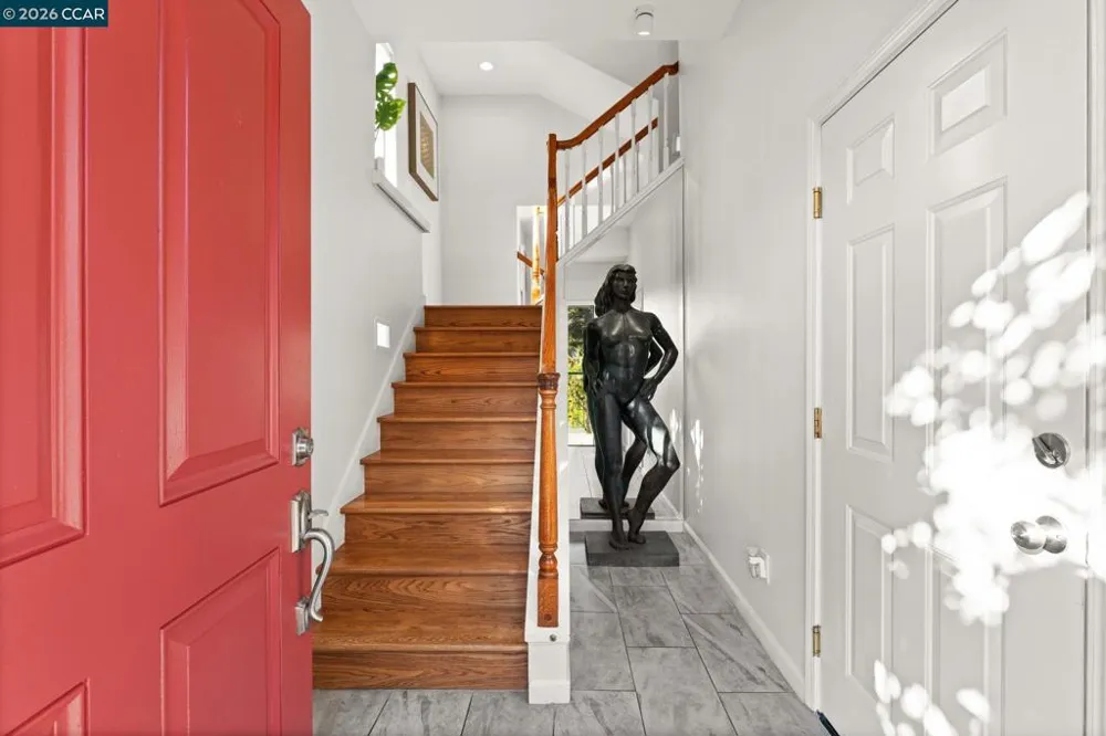 5 Schooner Hill Oakland, CA 94618