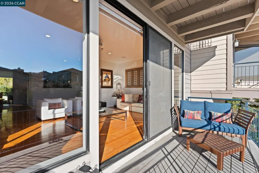 5 Schooner Hill Oakland, CA 94618