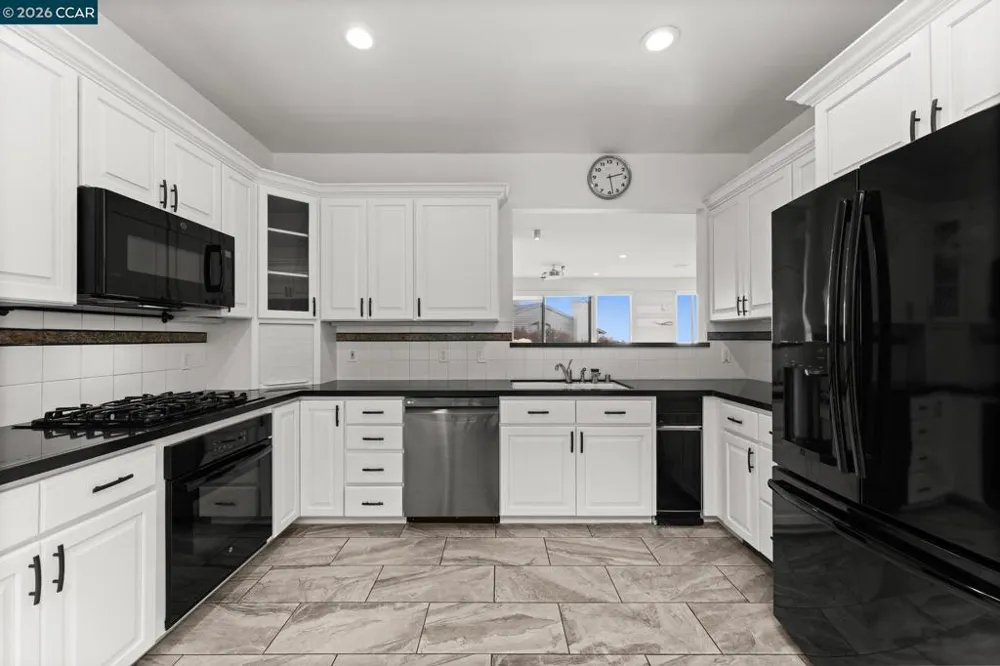 5 Schooner Hill Oakland, CA 94618