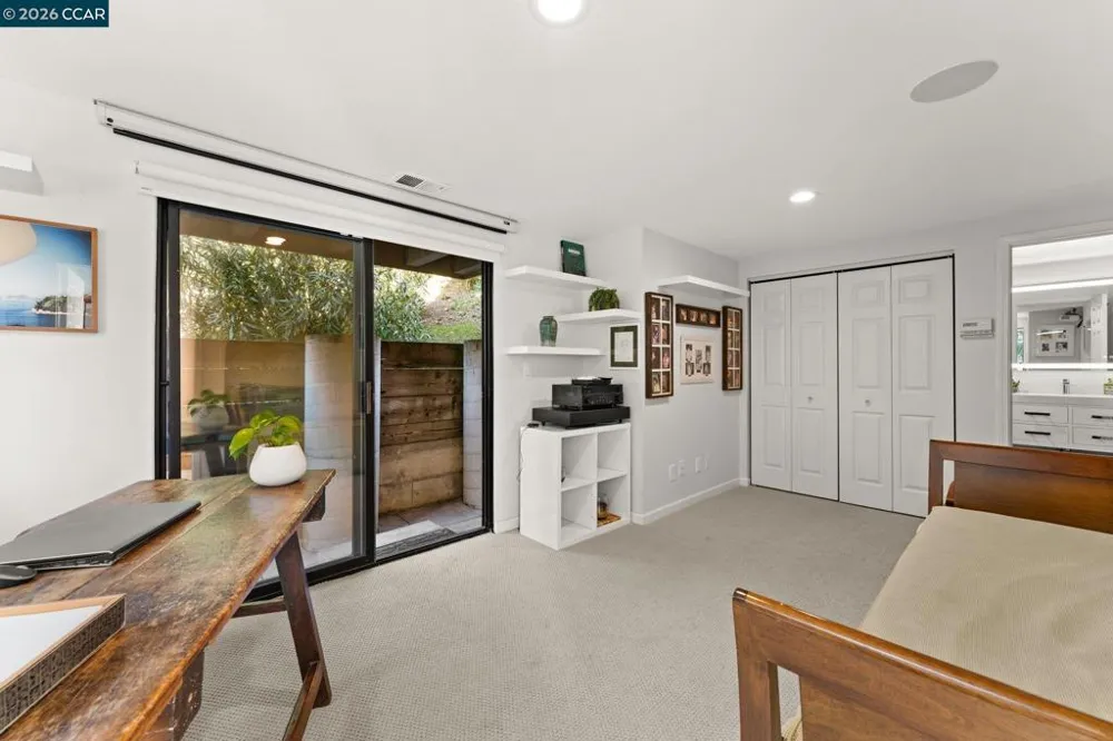5 Schooner Hill Oakland, CA 94618