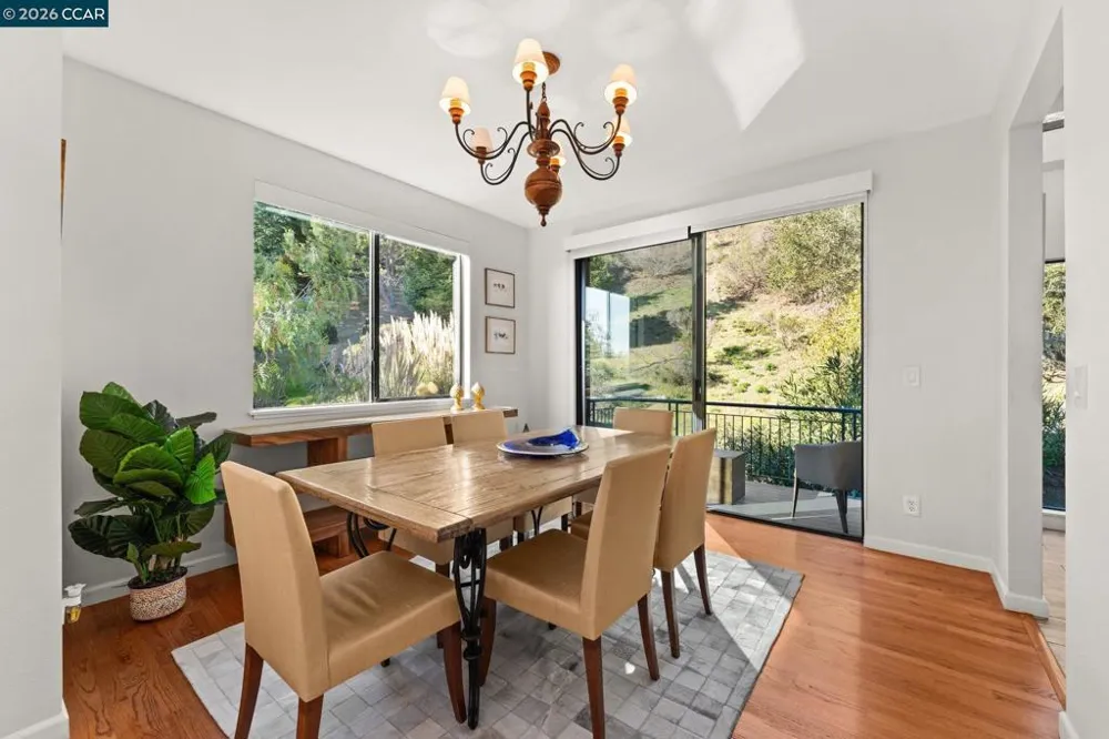5 Schooner Hill Oakland, CA 94618
