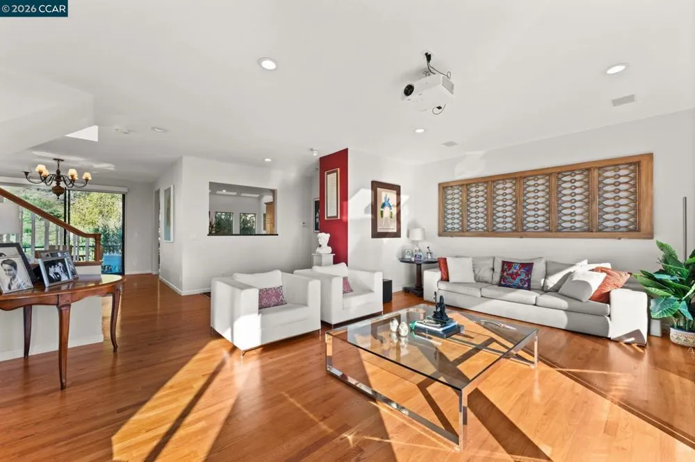 5 Schooner Hill Oakland, CA 94618