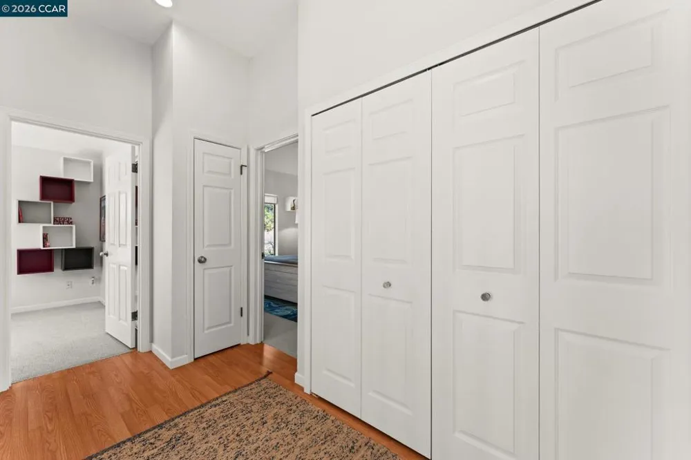 5 Schooner Hill Oakland, CA 94618