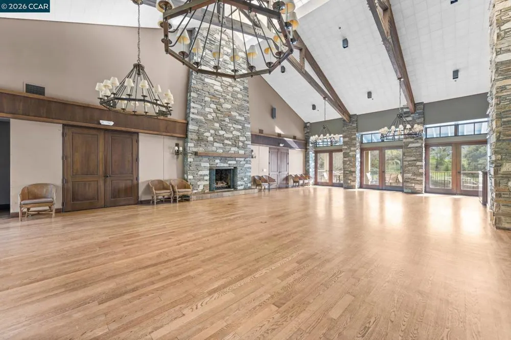 5 Schooner Hill Oakland, CA 94618
