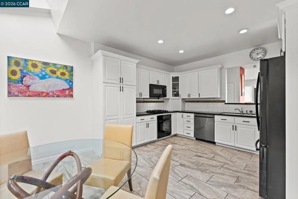 5 Schooner Hill Oakland, CA 94618