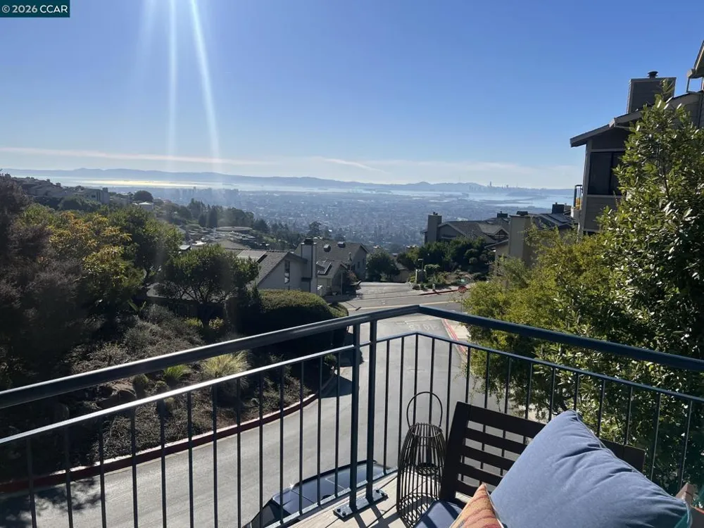 5 Schooner Hill Oakland, CA 94618