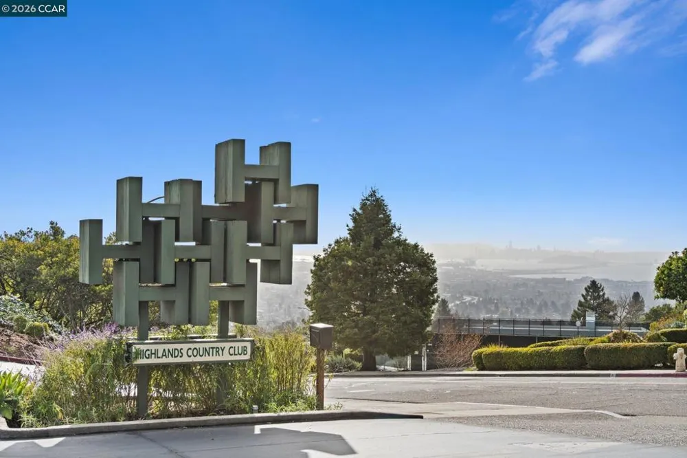 5 Schooner Hill Oakland, CA 94618