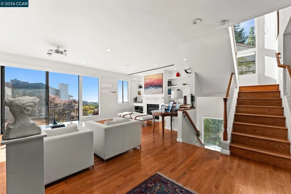 5 Schooner Hill Oakland, CA 94618