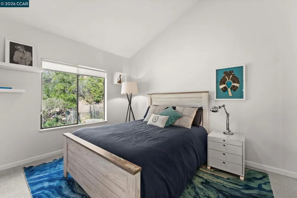 5 Schooner Hill Oakland, CA 94618