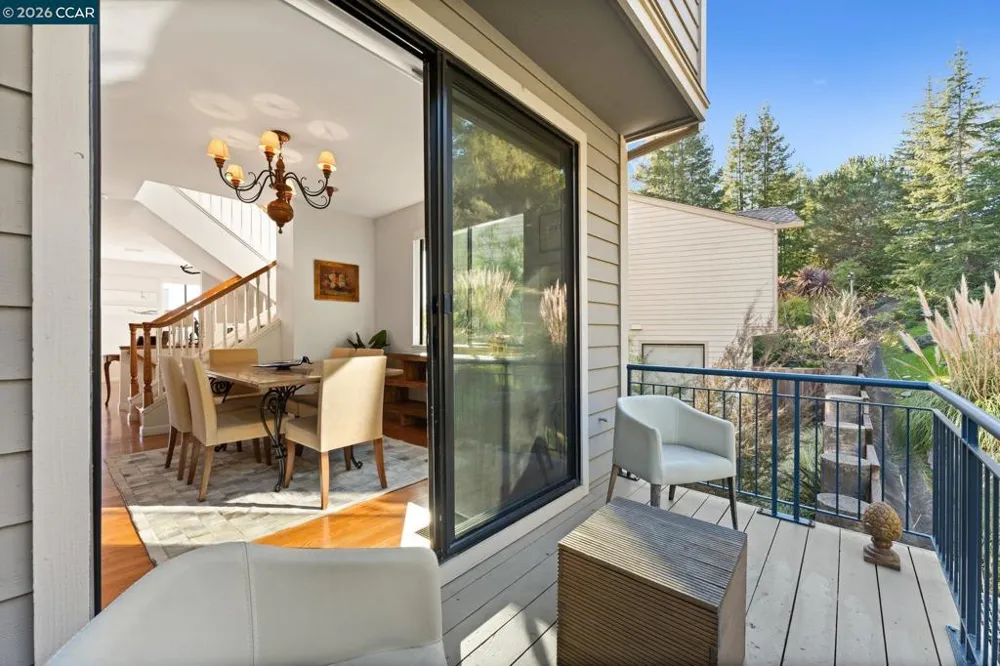 5 Schooner Hill Oakland, CA 94618