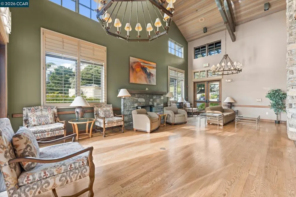 5 Schooner Hill Oakland, CA 94618