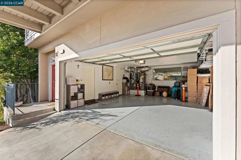 5 Schooner Hill Oakland, CA 94618