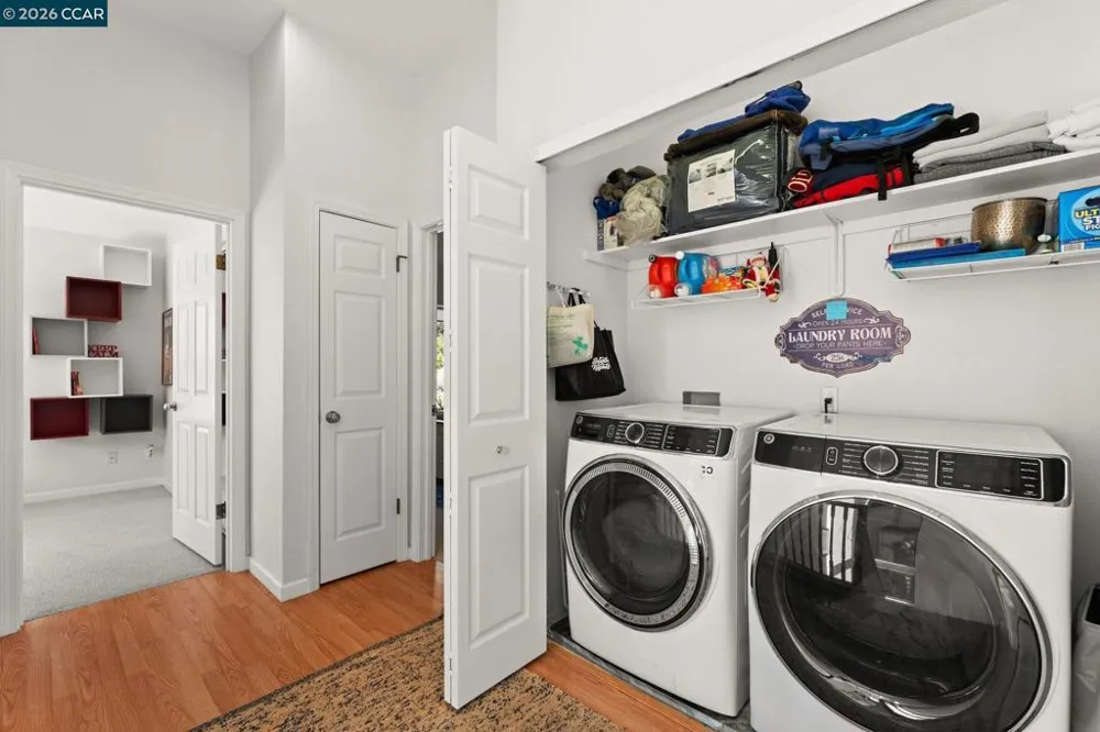 5 Schooner Hill Oakland, CA 94618