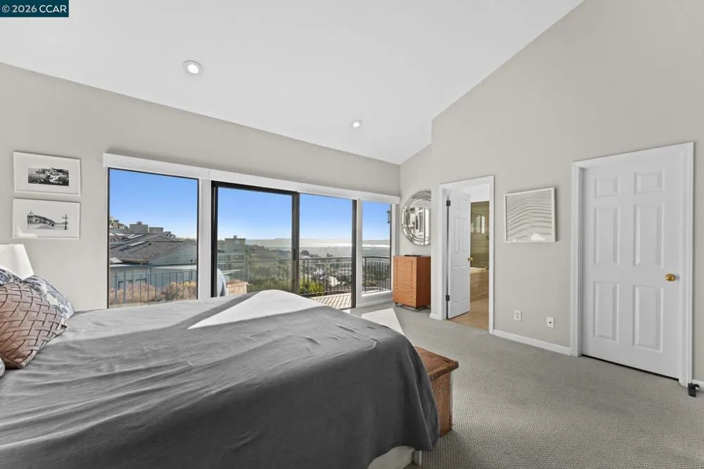 5 Schooner Hill Oakland, CA 94618
