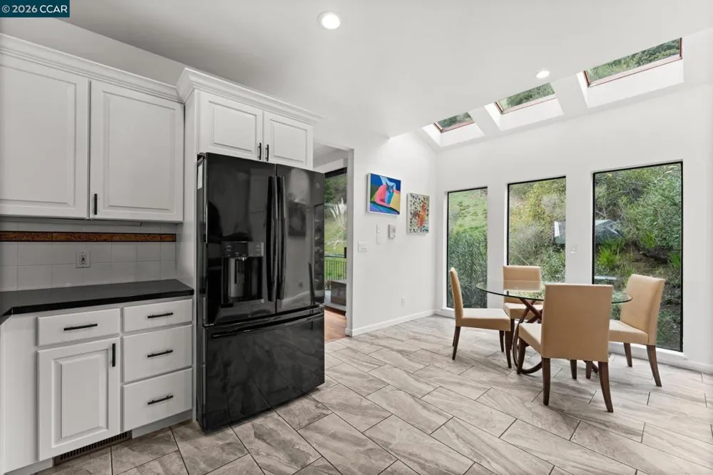 5 Schooner Hill Oakland, CA 94618