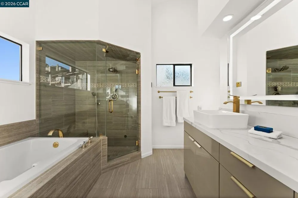 5 Schooner Hill Oakland, CA 94618
