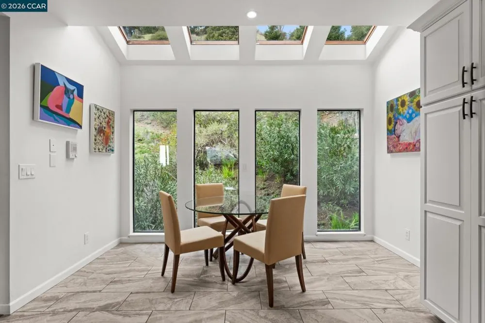 5 Schooner Hill Oakland, CA 94618