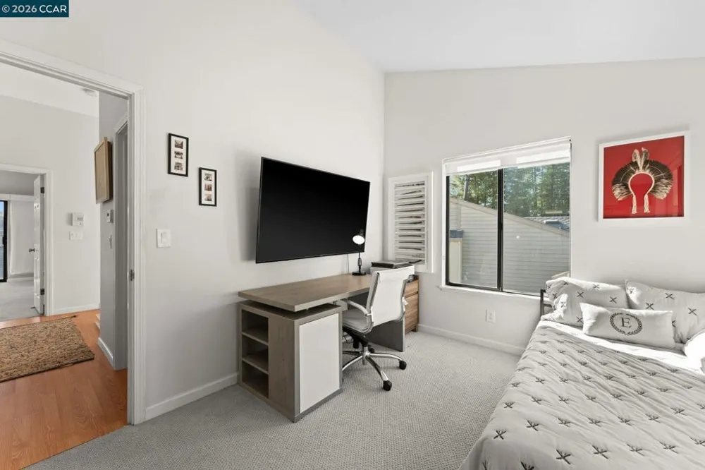 5 Schooner Hill Oakland, CA 94618