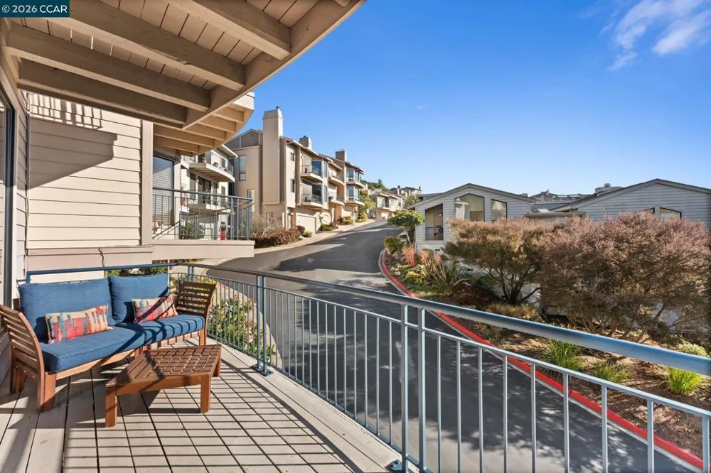 5 Schooner Hill Oakland, CA 94618