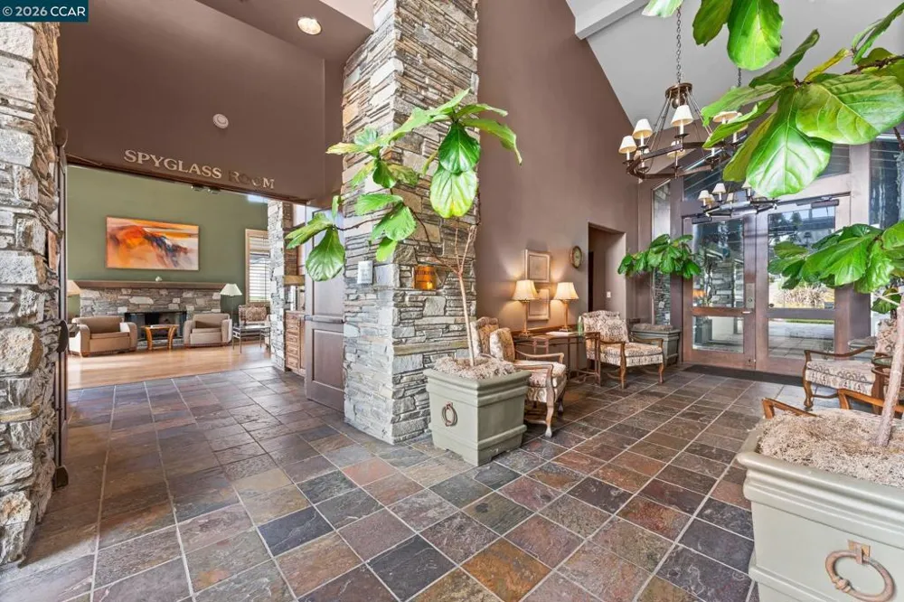 5 Schooner Hill Oakland, CA 94618