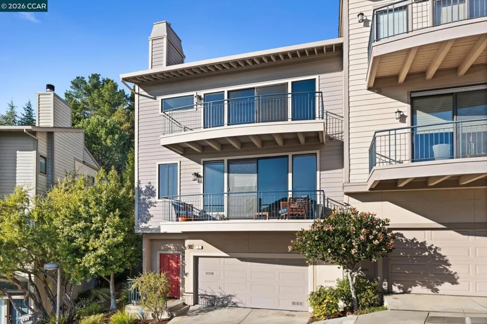 5 Schooner Hill Oakland, CA 94618